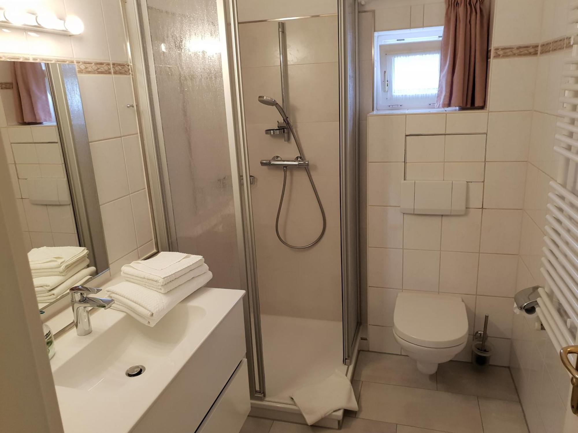 Ferienwohnungen Am Rosenhof Kuhlungsborn Ruang foto